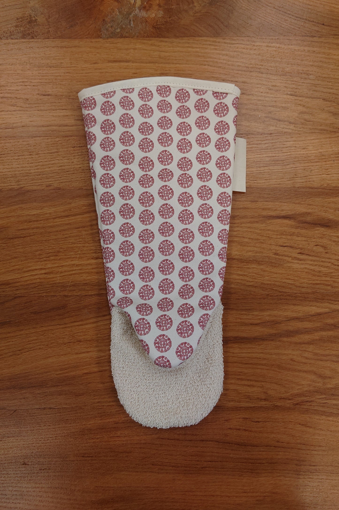 Organic Gauntlet Oven Glove - Machair Clock Red